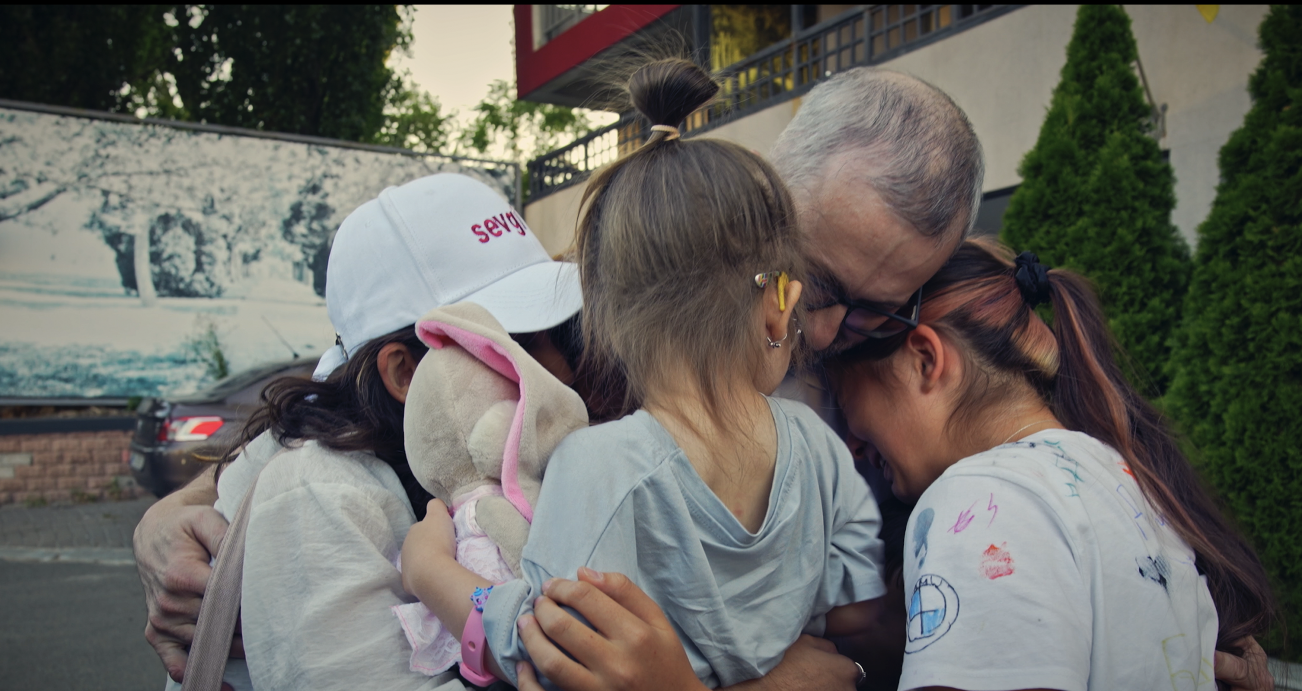 Crimean Tatar activist and political prisoner Nariman Dzhelyal embraces his family in an emotional reunion after surviving three years of Russian captivity.